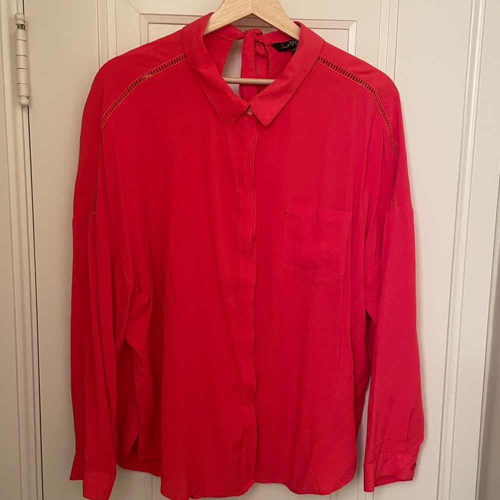 Collard button down with shoulder detail and tied back